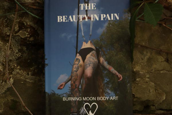 Het gewicht van loslaten: bodysuspension met Aiko