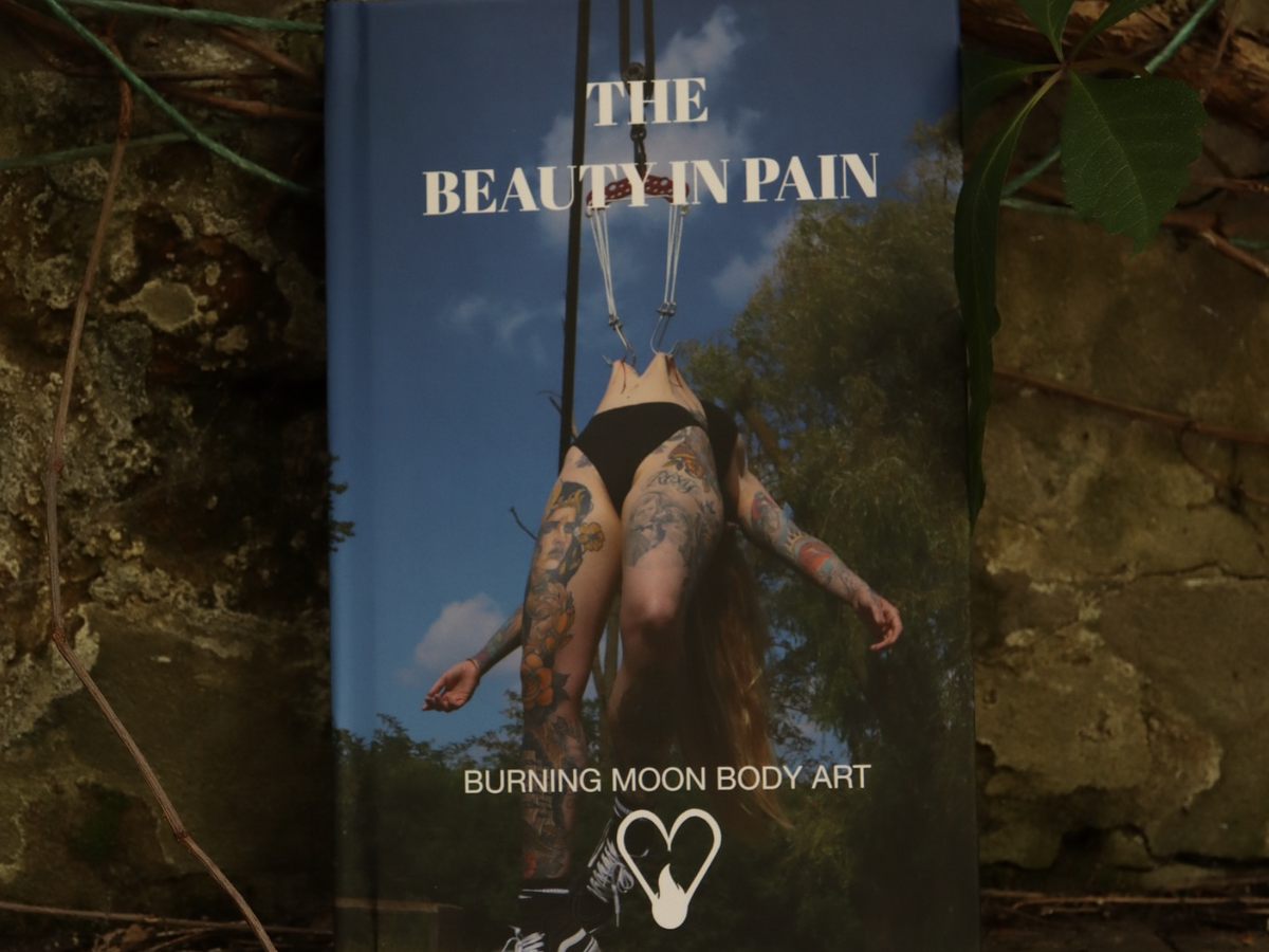 Het gewicht van loslaten: bodysuspension met Aiko