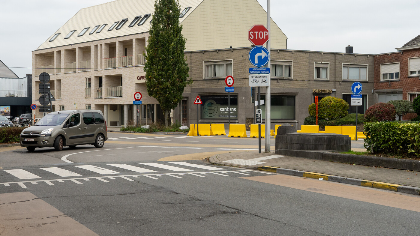 De huidige verkeerssituatie aan de Gentbruggebrug.