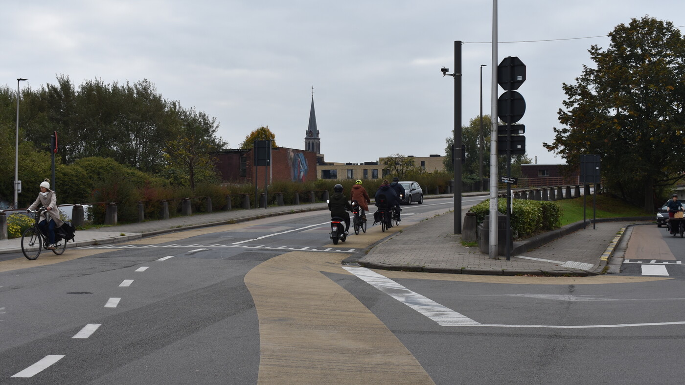 Voor fietsers is de Gentbruggebrug allesbehalve veilig.