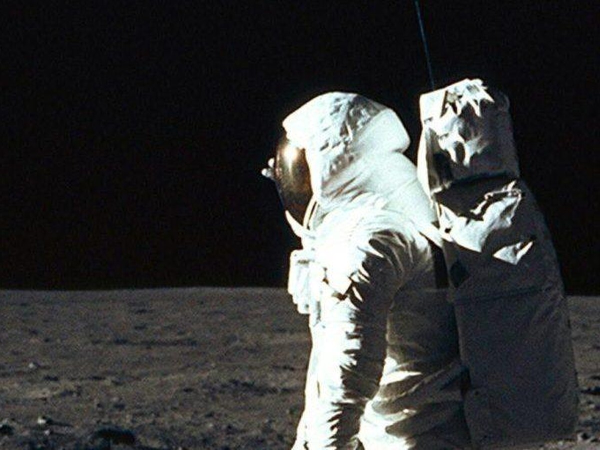 VR-world: Apollo 11