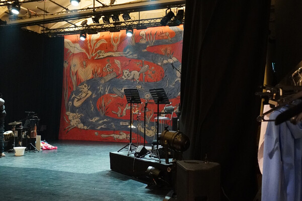 Beyond masculinity: A perfomer on Body, Sensuality and Freedom