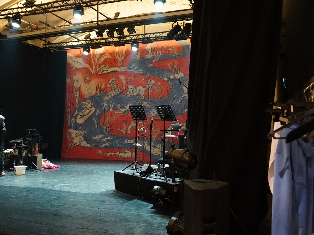 Beyond masculinity: A perfomer on Body, Sensuality and Freedom