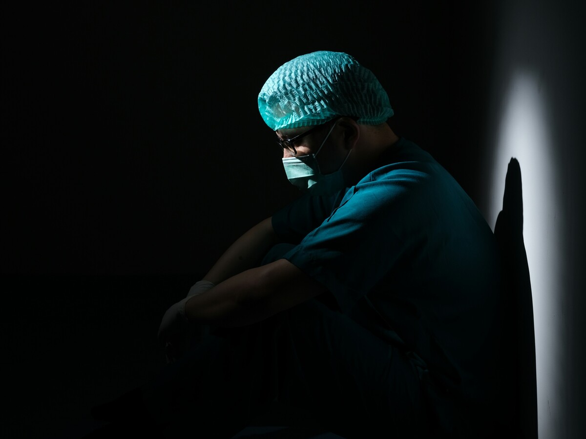 New report highlights mental health issues among doctors and nurses