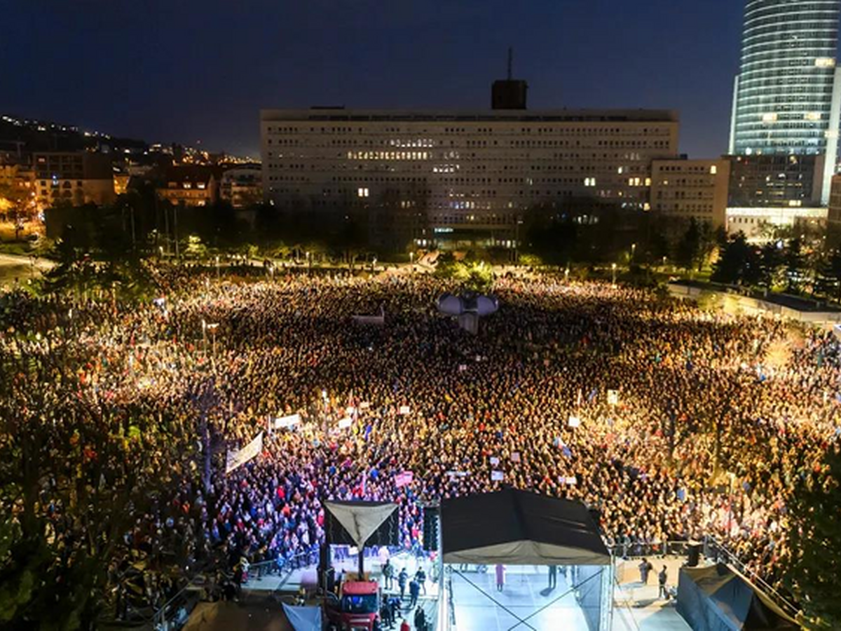 Borderland Uncertainty: How the Ukraine War Shapes Life and Politics in Slovakia