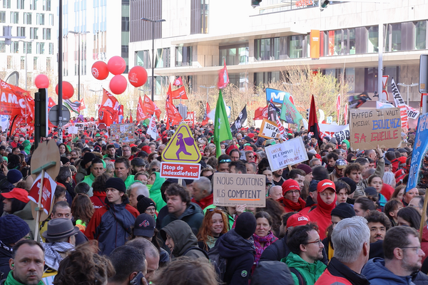 All flights cancelled at Brussels-Airport: staff and union members hit the streets to protest