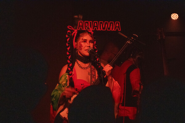 Mitsune, verhalen in muziek, imposante looks en een aardig staaltje stapelen