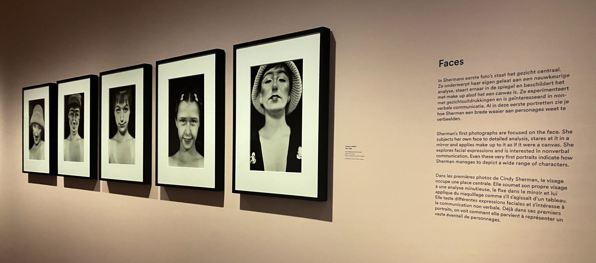 Cindy Sherman in het FOMU: een spelletje ‘zoek de gelijkenissen’